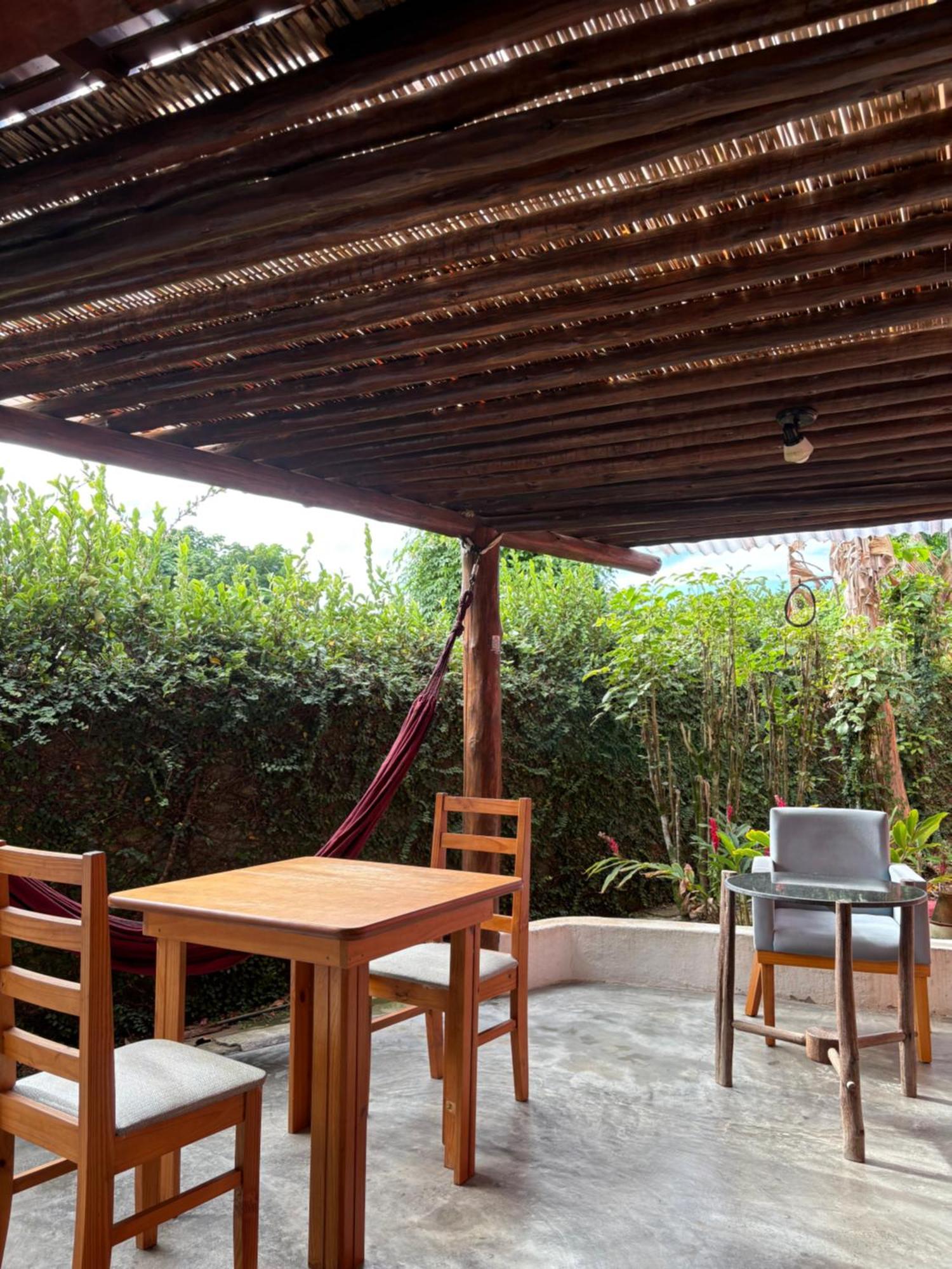 Novos Baianos E Hostal