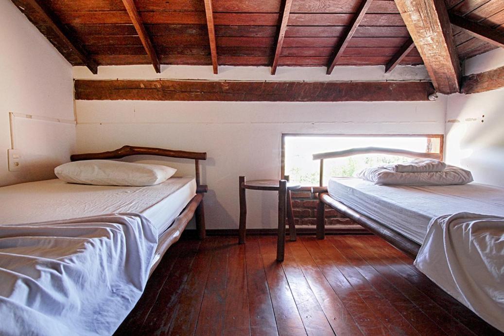 Novos Baianos E Hostal *