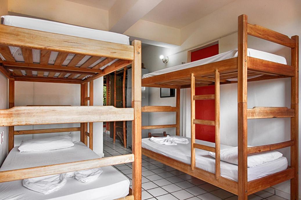 Novos Baianos E Hostal