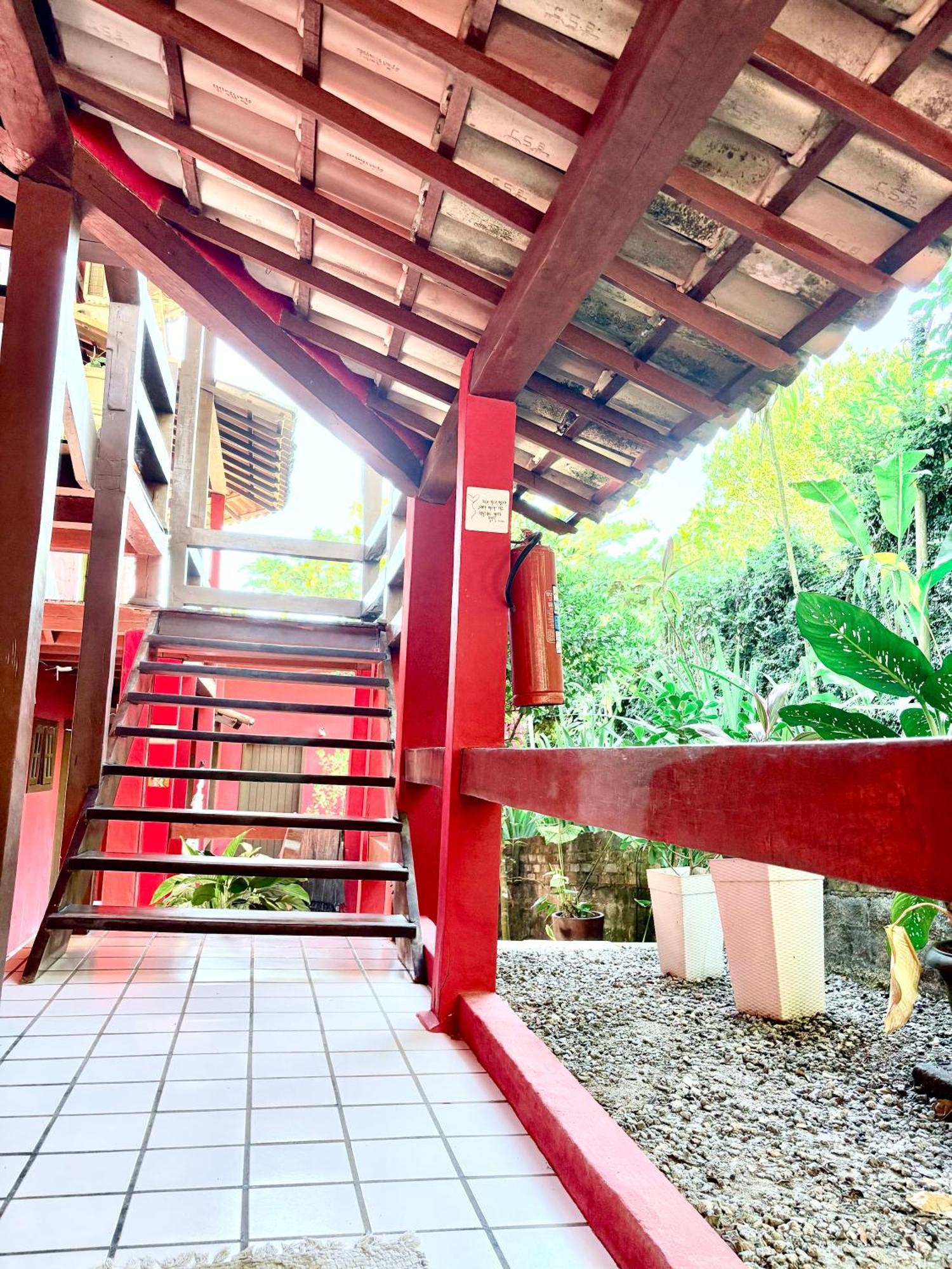 Novos Baianos E Hostal Porto Seguro